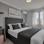 Exclusive Center Apartment